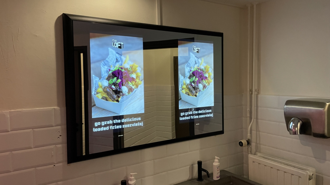 Restroom-invite-mirror-dooh-digital-advertising