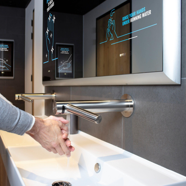 XPO Screens Narrowcasting Digital signage Invite XASTing Toilettenmedien Intelligente spiegel