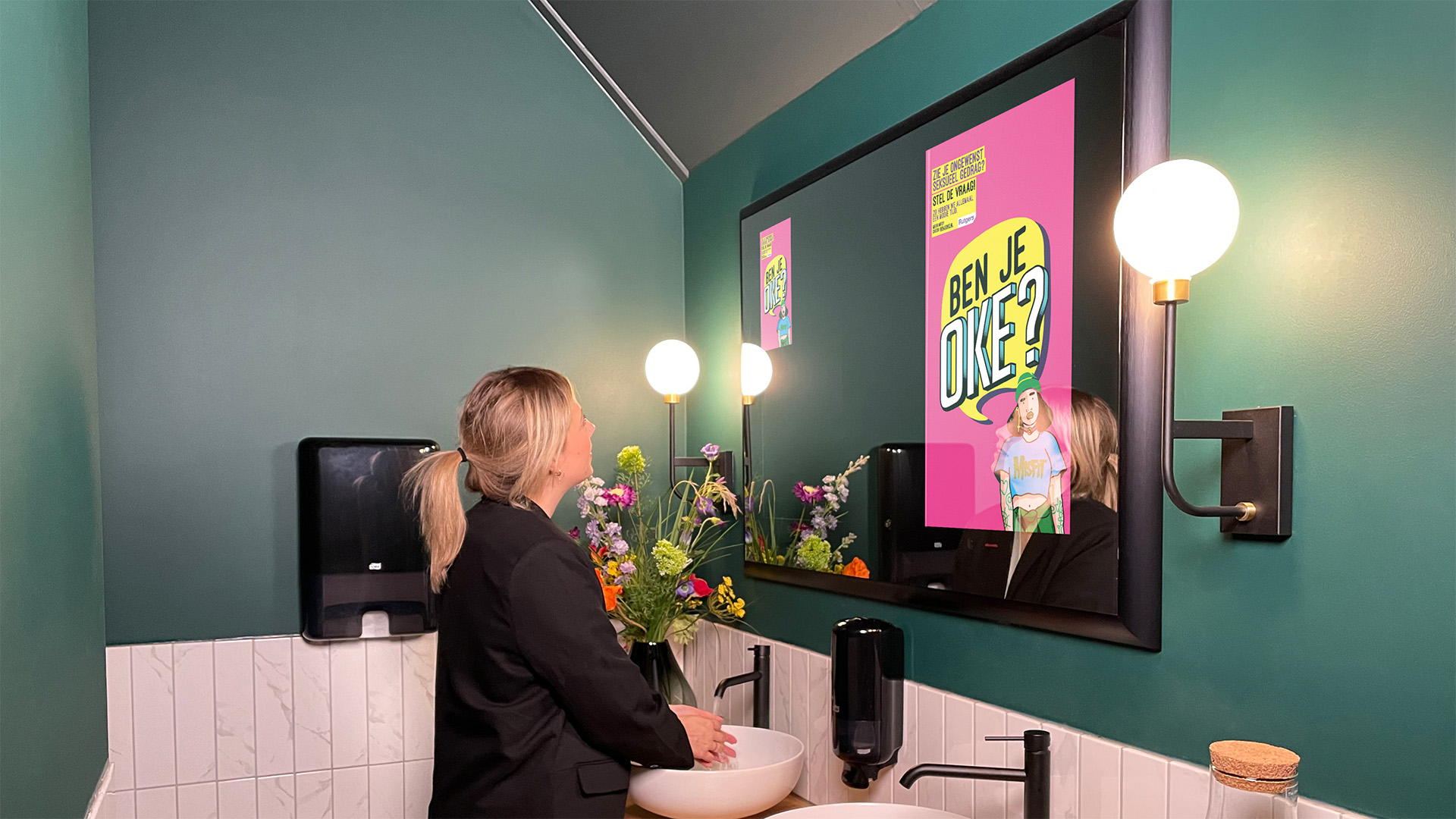 XPO Screens Narrowcasting Digital signage Invite XASTing DOOH Advertising Restroom media Smart mirrors ZJUU